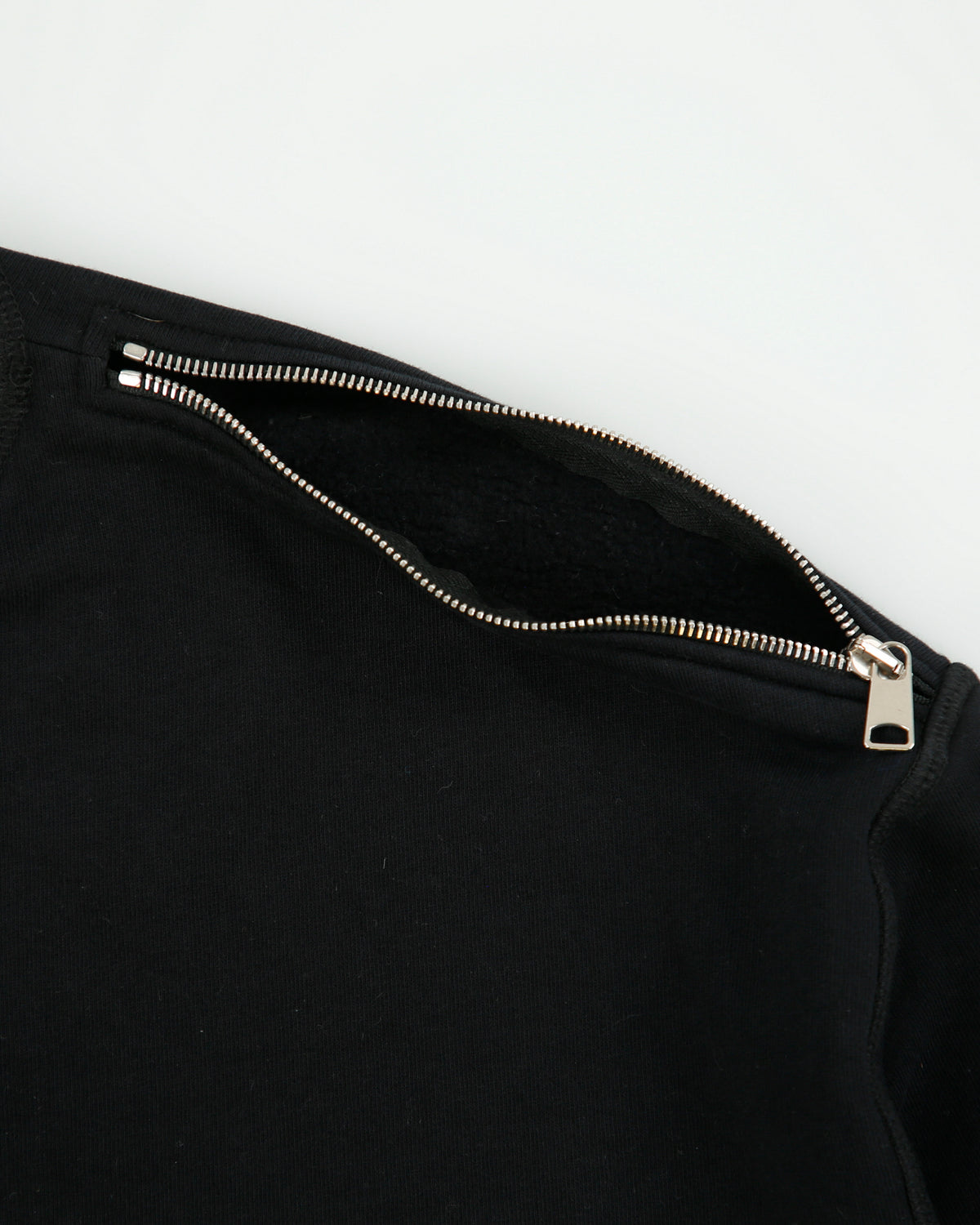 A/W 2019 Alexander McQueen Women's Fleece Lined Cropped Zip Shoulder Crewneck Sweatshirt - L