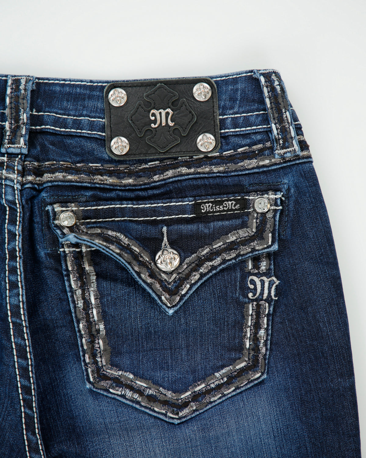 Vintage Y2K 00s Miss Me Women's Low Rise Rhinestone Embroidered Flap Pocket Signature Bootcut Denim Jeans - W32 L32