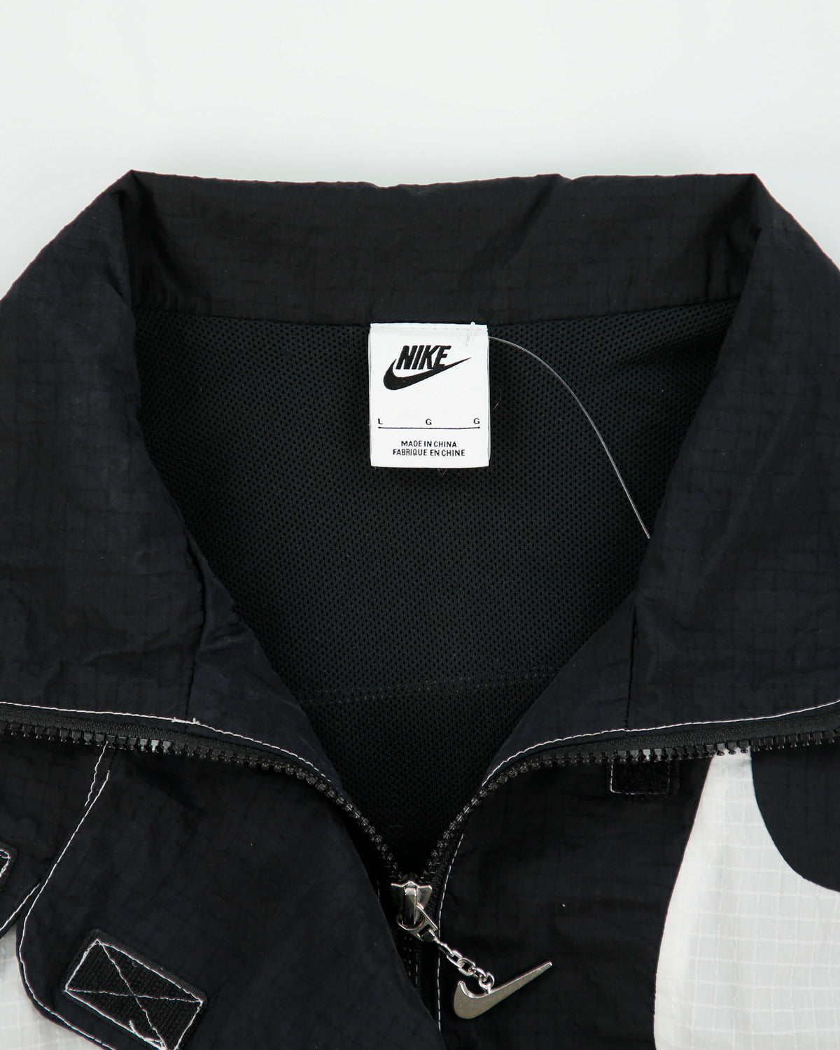 Nike Unisex Big Swoosh Woven Contrast Stitch Boxy Shell Windbreaker Jacket - L