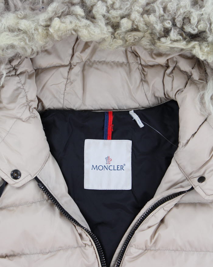 Piumino con cappuccio con finiture in pelliccia Moncler Cintrat da donna S