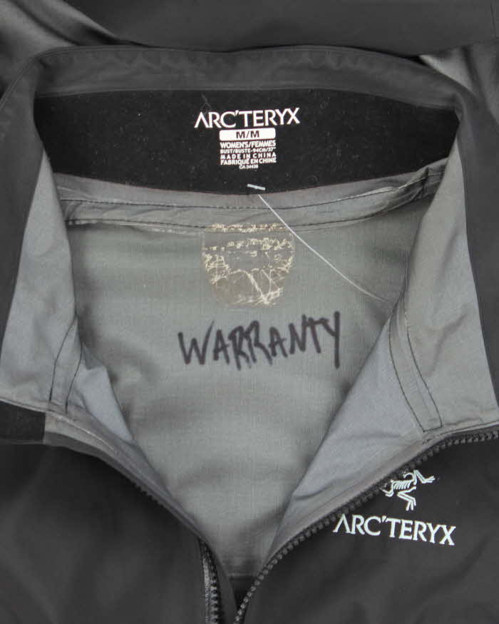 Vintage Arc'teryx Beta AR Gore-Tex Hooded Anorak Jacket - M