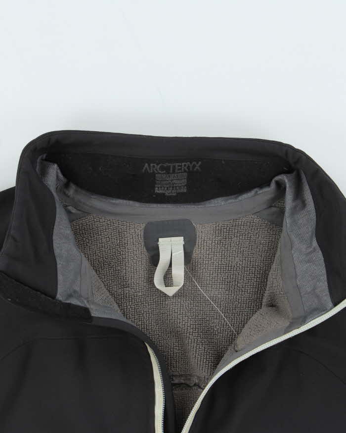 Vintage Women's 00s Arc'teryx Windstopper Soft Shell Jacket - M