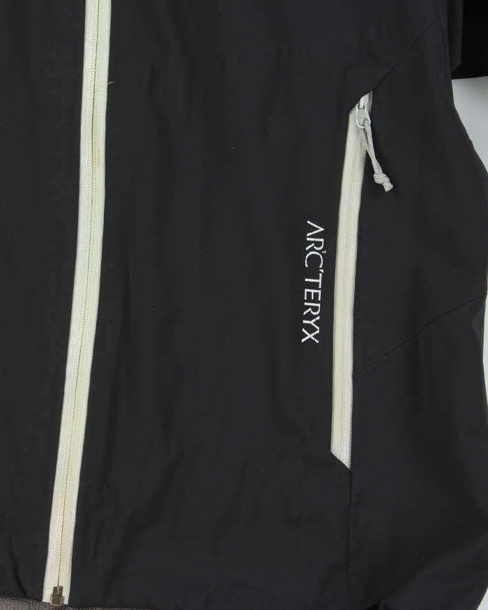 Vintage Women's 00s Arc'teryx Windstopper Soft Shell Jacket - M