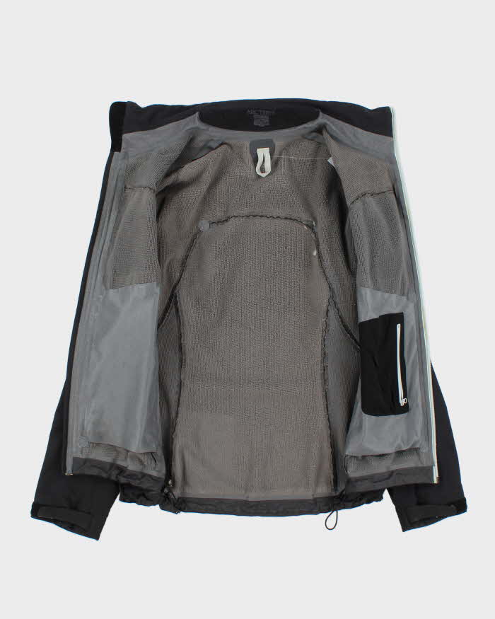 Vintage Women's 00s Arc'teryx Windstopper Soft Shell Jacket - M