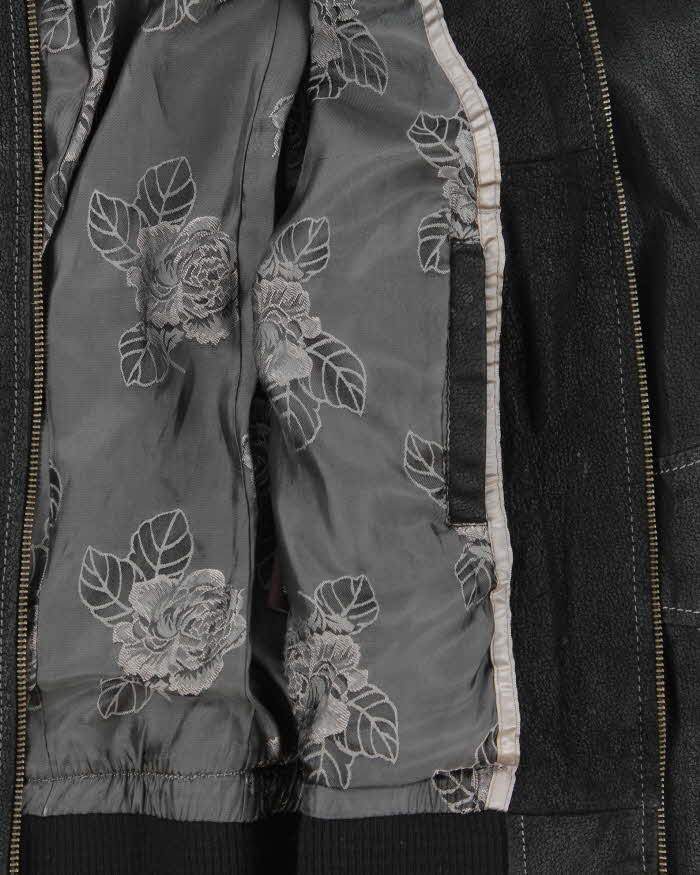 Vintage Y2K 00s Danier Women's Grained Leather Contrast Stitch Belted Cafe Racer Moto Jacket - S