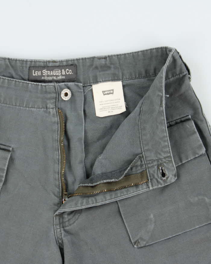 Vintage Y2K 2000 Levi's Women's High Waisted Mini Pocket Shorts - W28
