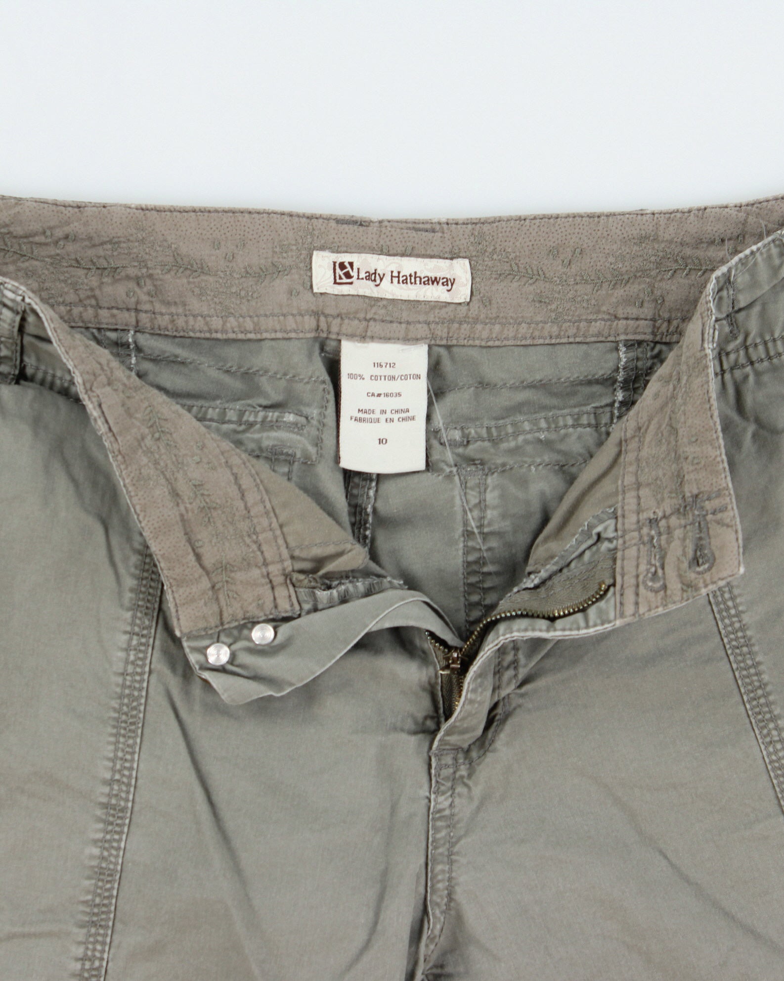 Vintage Y2K 00s Lady Hathaway Women's Khaki Mid Rise Canvas Relaxed Fit Adjustable Cargo Capri Shorts - W32