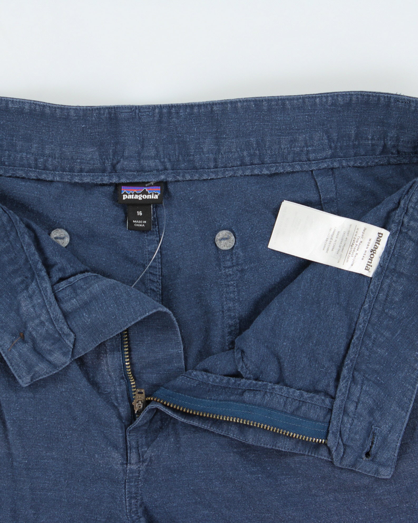 Vintage Patagonia 6" Navy Women's Mid-Rise Linen Look Double Pleated Casual Shorts - W38