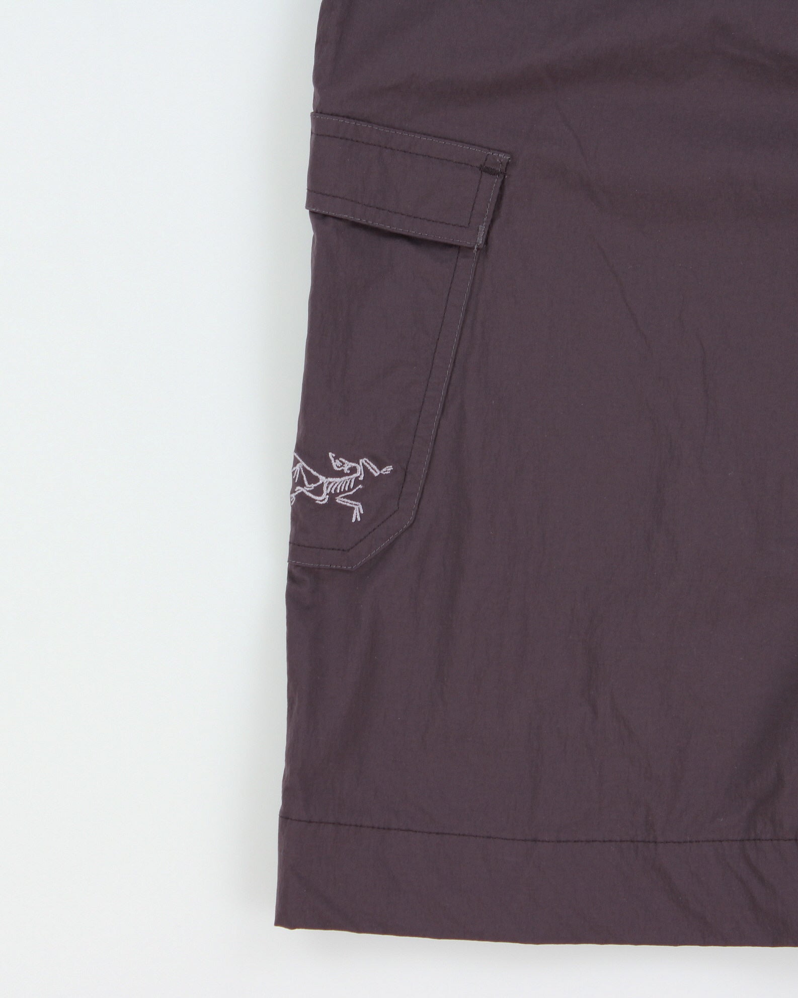 Vintage Y2K 00s Arc'teryx Women's Plum Low-Rise Soft Shell Straight Leg Capri Shorts - W28