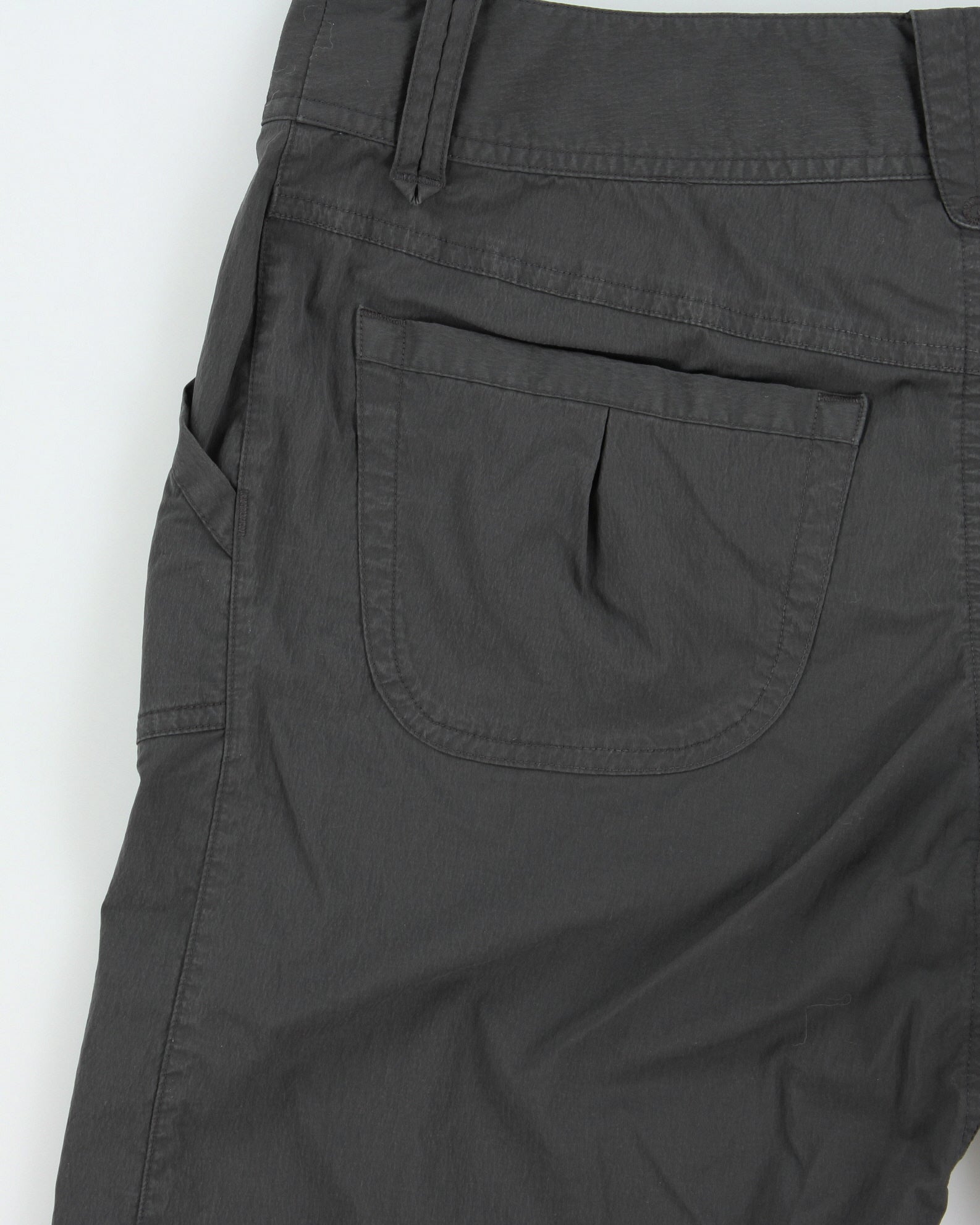 Vintage Arc'teryx Slate Women's Low-Rise Soft Shell Straight Leg Long Shorts - W28