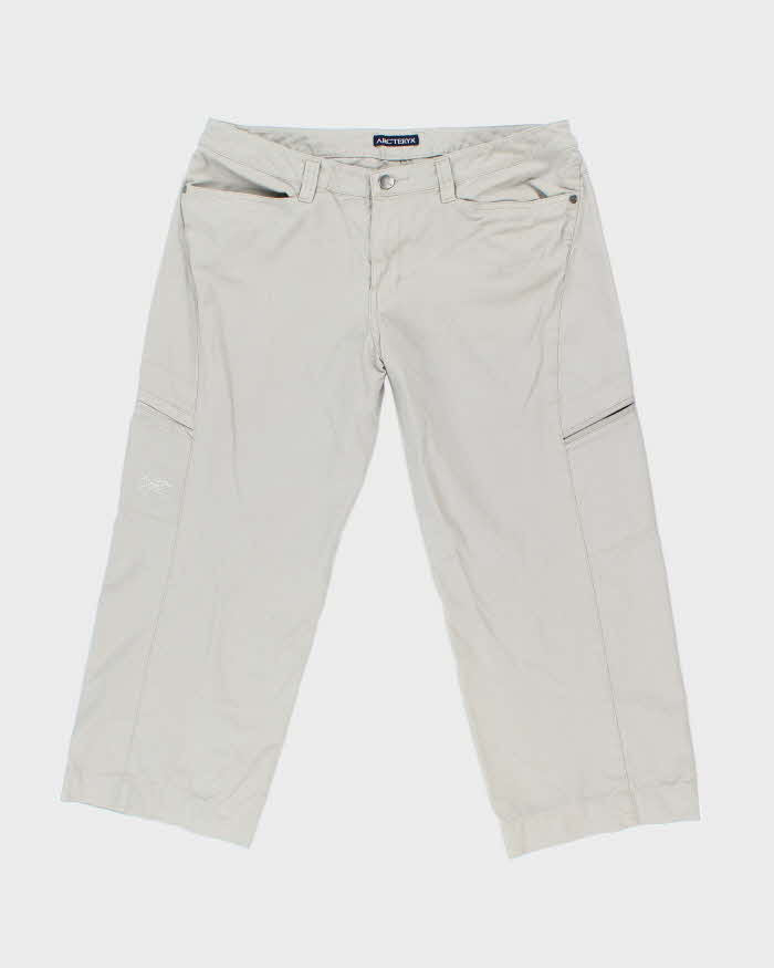 Vintage Women's Arc'teryx Hiking 3/4 Length Shorts - W32 L22