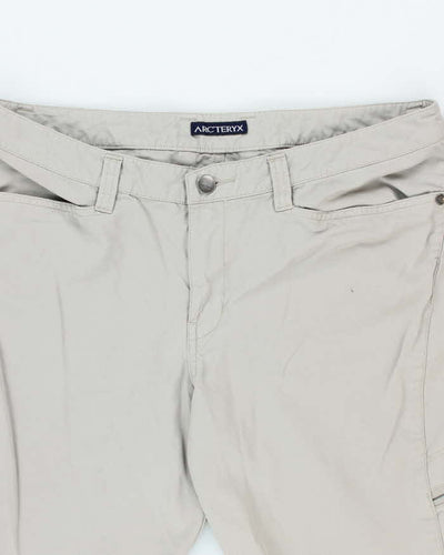 Vintage Women's Arc'teryx Hiking 3/4 Length Shorts - W32 L22