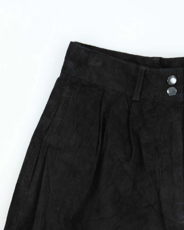 Vintage 1990s David Hollis Women's High Waisted Suede Shorts Below The Knee Shorts - S