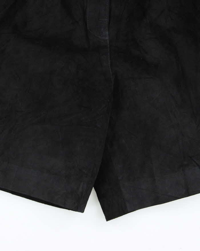 Vintage 1990s David Hollis Women's High Waisted Suede Shorts Below The Knee Shorts - S