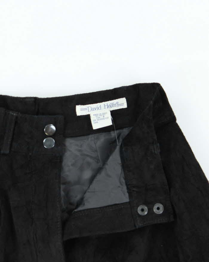 Vintage 1990s David Hollis Women's High Waisted Suede Shorts Below The Knee Shorts - S