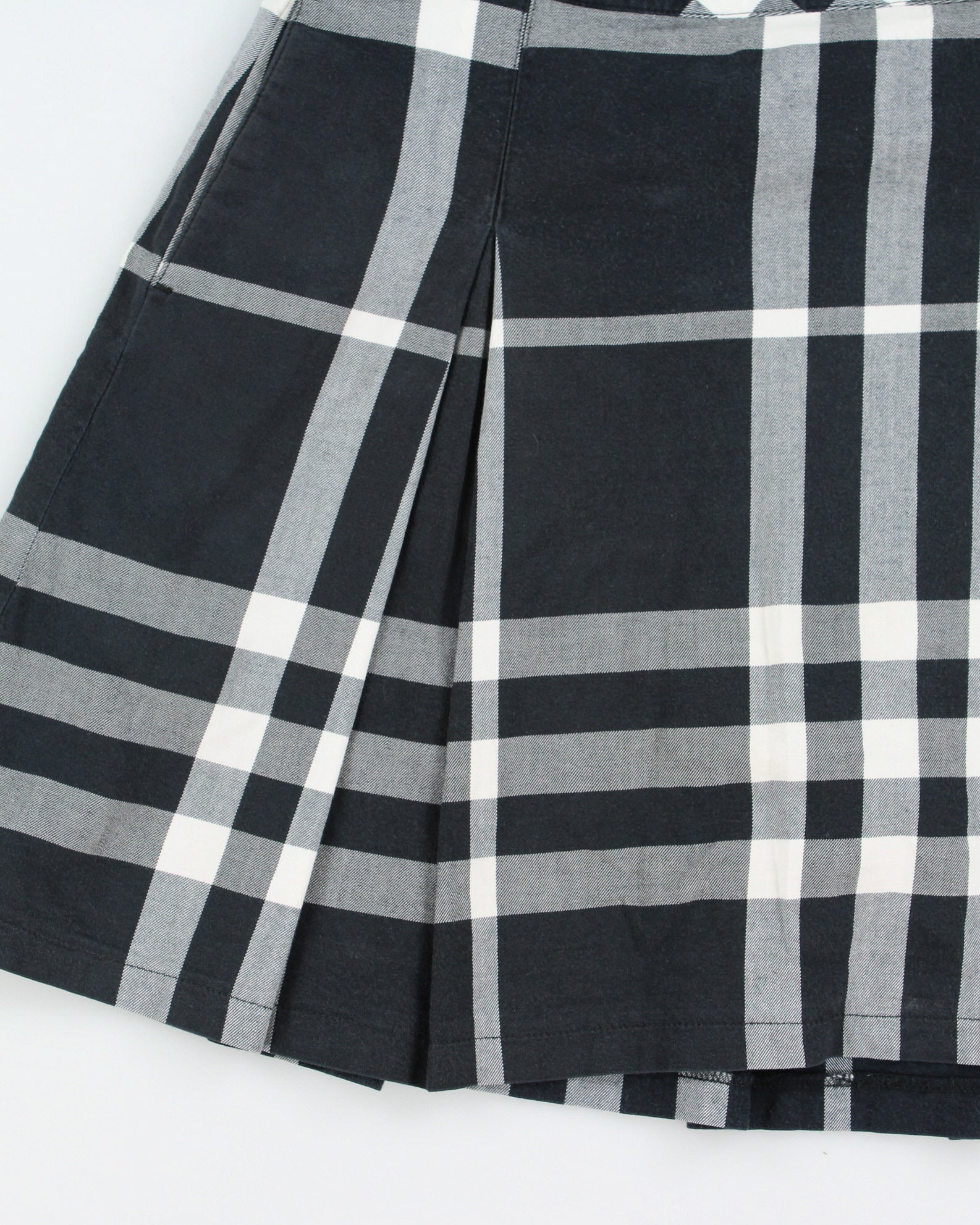 Vintage Y2K 00s Burberry Golf Women's Nova Check Cotton Pleated Mini Skort - M