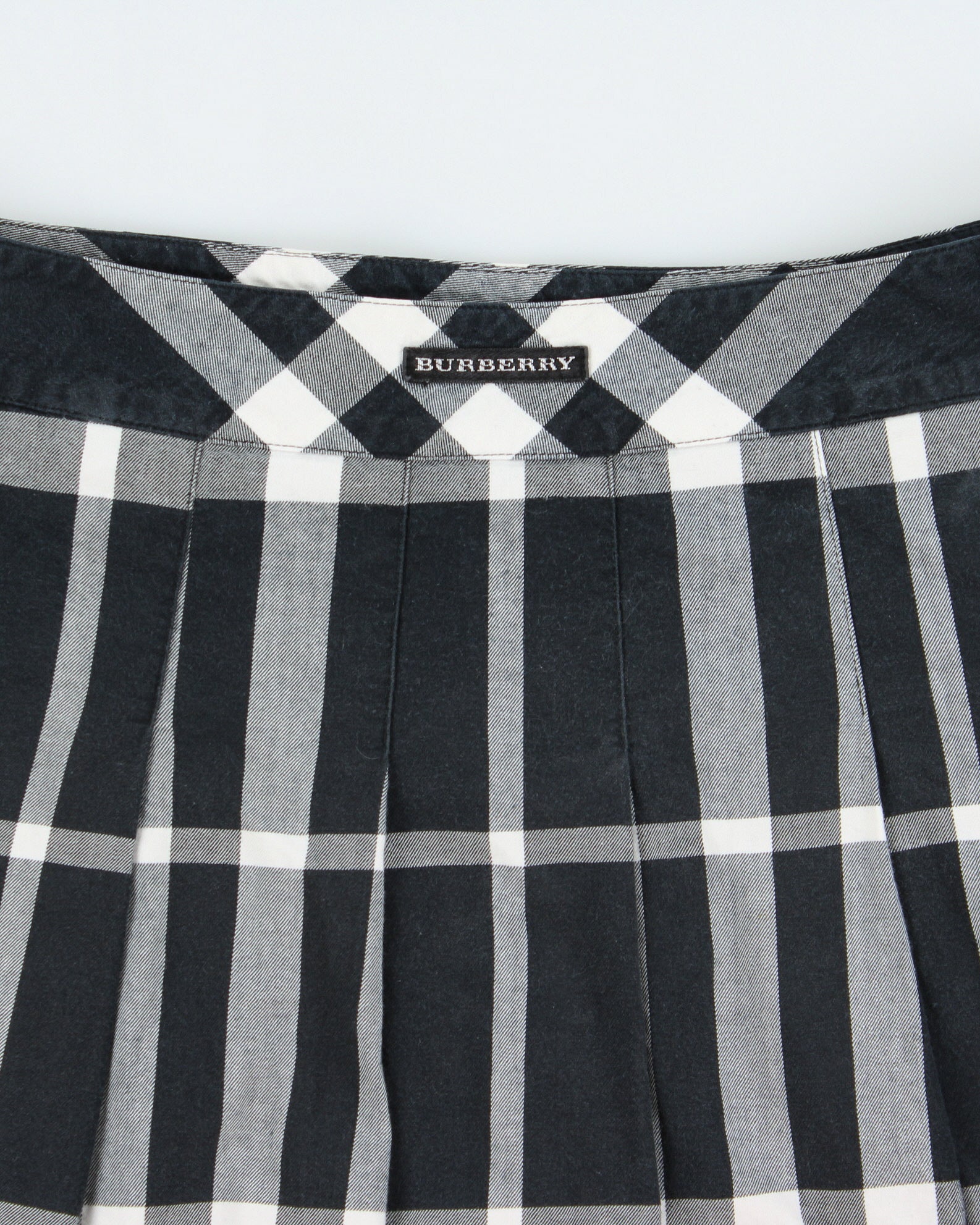 Vintage Y2K 00s Burberry Golf Women's Nova Check Cotton Pleated Mini Skort - M