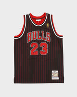 Mitchell &amp; Ness Hardwood Classics 1996-97 Chicago Bulls Michael Jordan Stitched Pinstripe Away Women's Basketball Jersey - XL