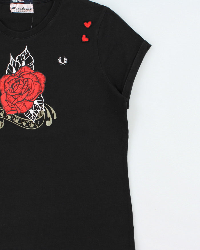 Fred Perry x Amy Winehouse Foundation Heavyweight Women's London Rose Patch Embroidered Crewneck T-Shirt - L
