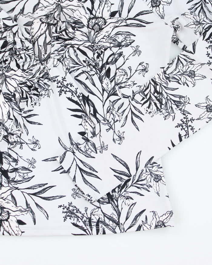 Y2k 00s Guess Floral Long Sleeve Top - M