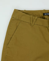 Vintage Arc'teryx Women's Khaki Low-Rise Canvas 3M Turn-Up Trim Fit Cropped Hiking Trousers - W30 L22