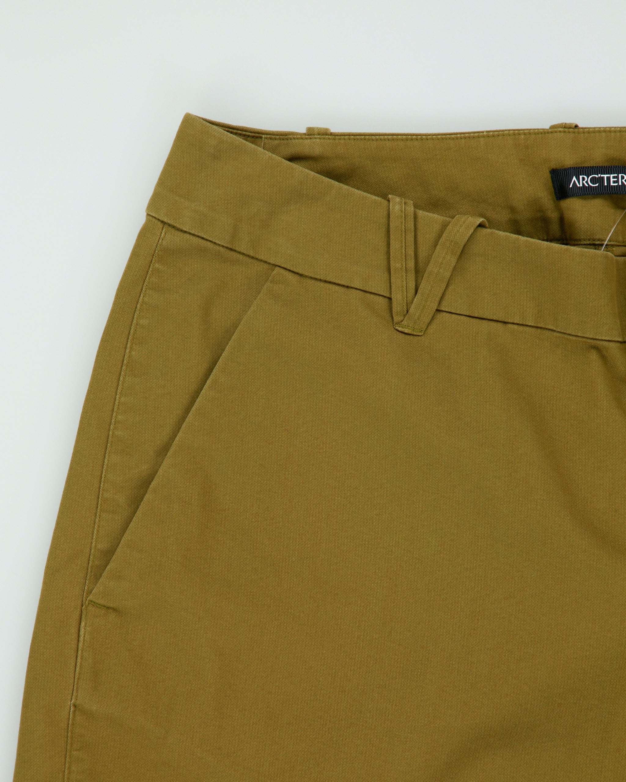 Vintage Arc'teryx Women's Khaki Low-Rise Canvas 3M Turn-Up Trim Fit Cropped Hiking Trousers - W30 L22