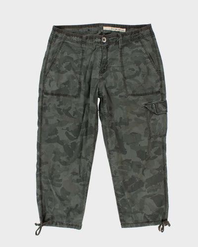 Y2k 00s DKNY Camouflage Capris - W32