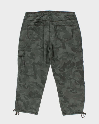 Y2k 00s DKNY Camouflage Capris - W32