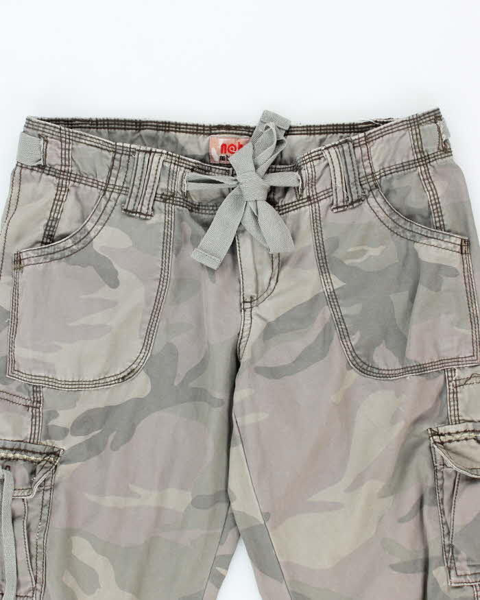 Vintage Y2k 00s No Boundaries Camouflage Cropped Trousers - W30 L26