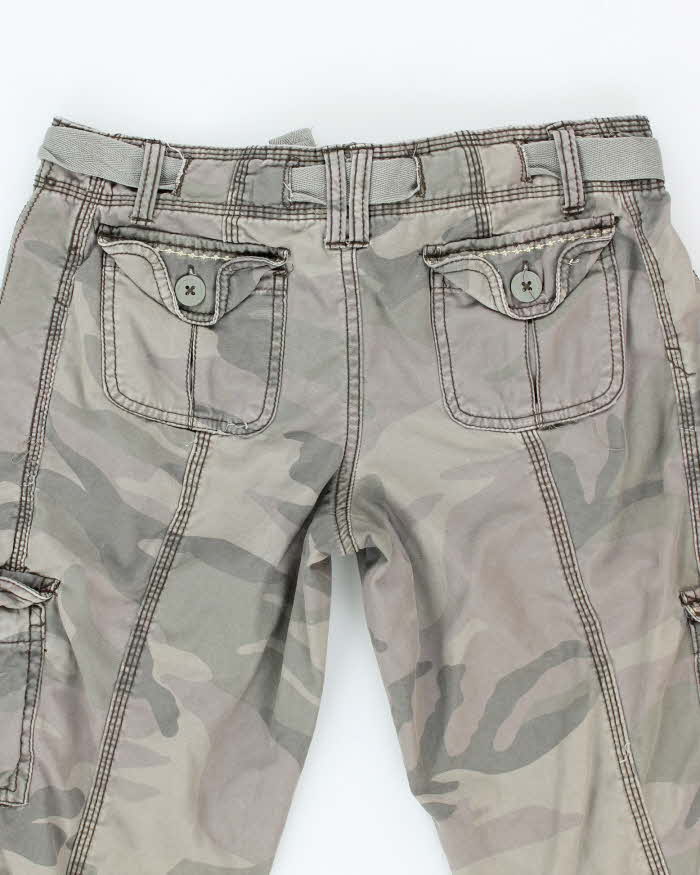 Vintage Y2k 00s No Boundaries Camouflage Cropped Trousers - W30 L26