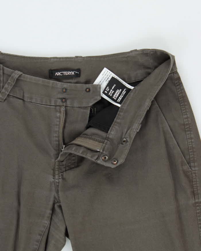 Vintage Arc'teryx Women's Khaki Low-Rise Trim Fit Canvas Hiking Trousers - W28 L30