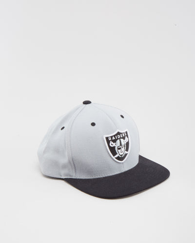 Las Vegas / Oakland Raiders NFL Mitchell & Ness Grey / Black Snapback Cap