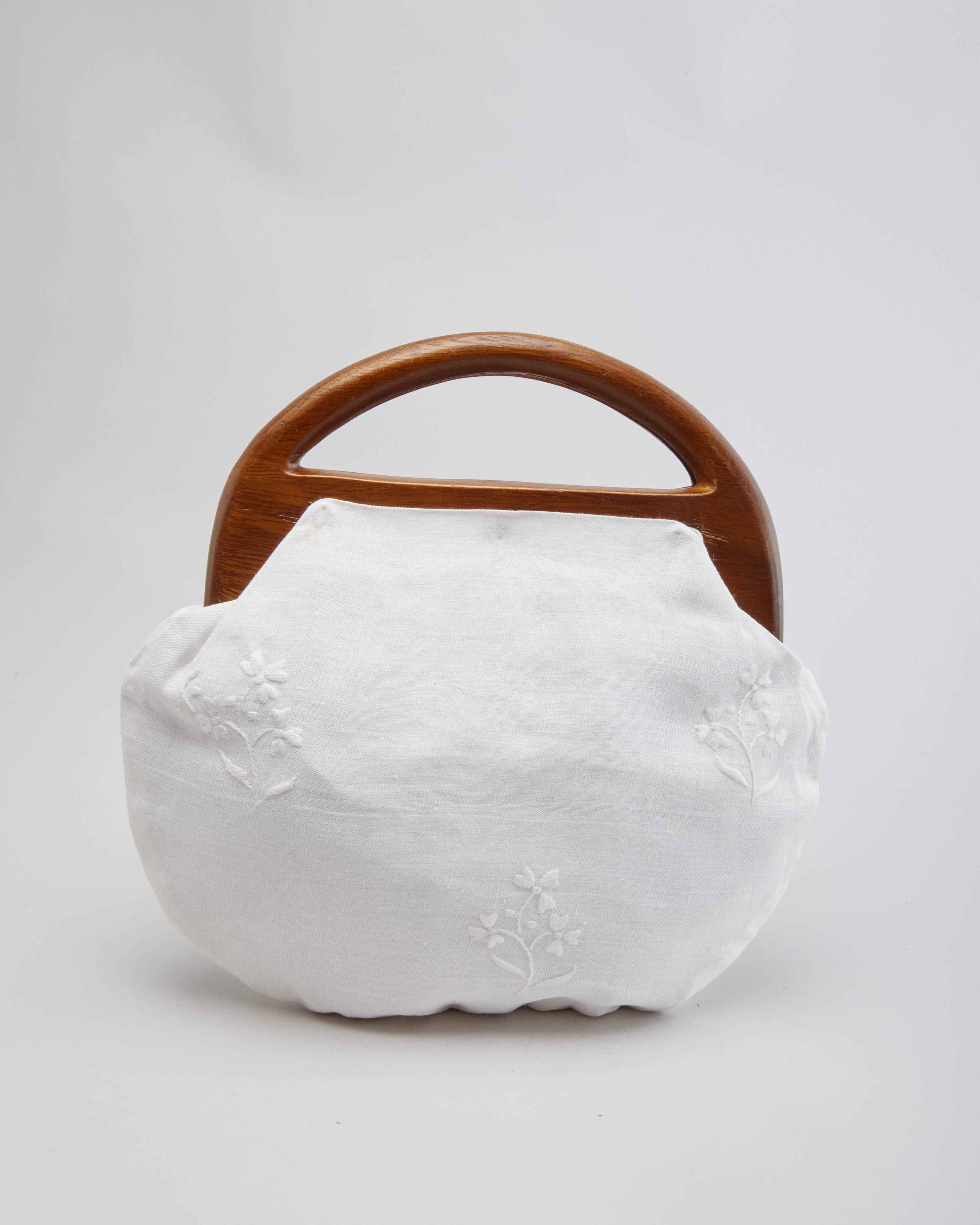 Vintage Embroidered White With Wood Handles Handbag - One Size