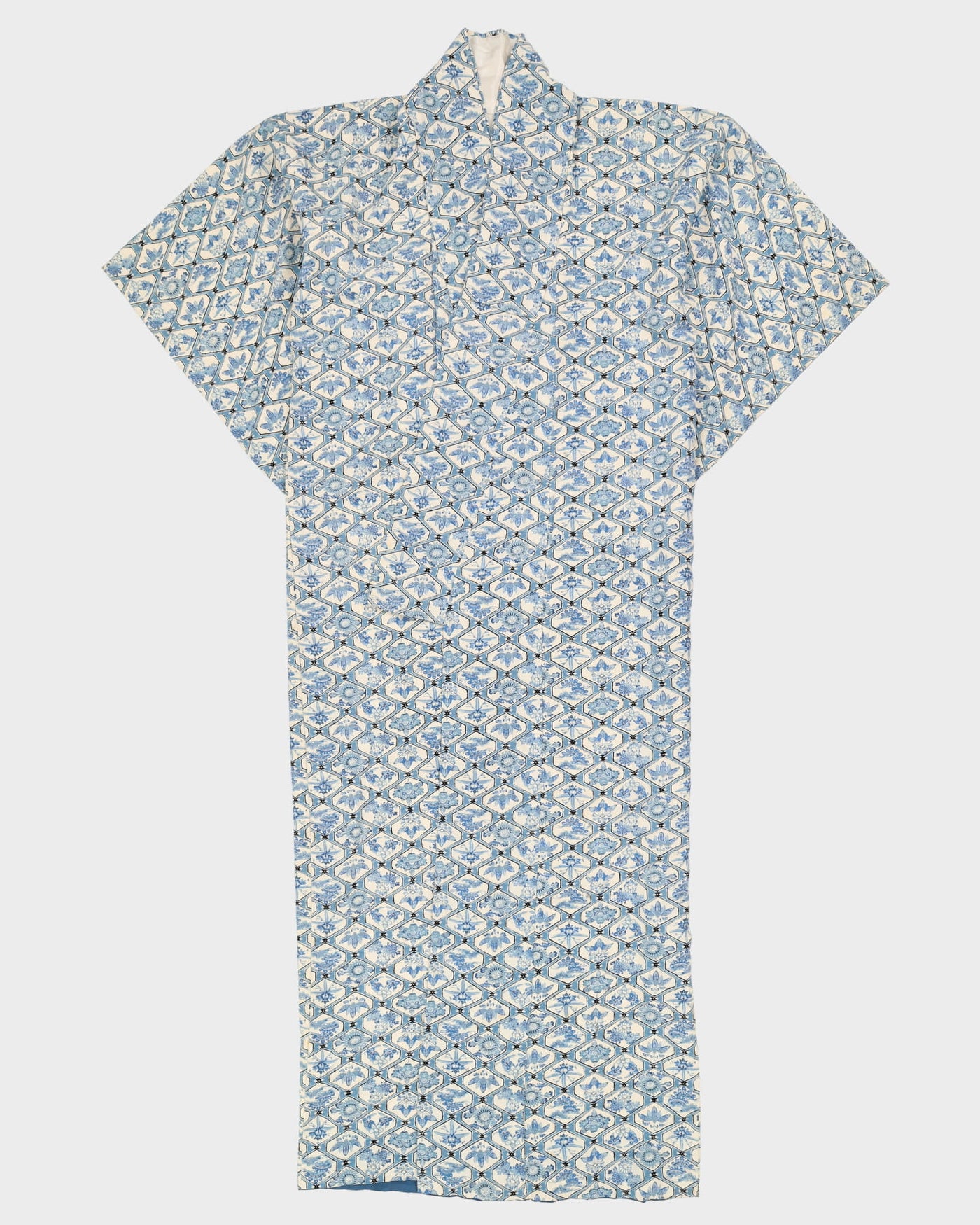 Blue And White Pattern Kimono - M